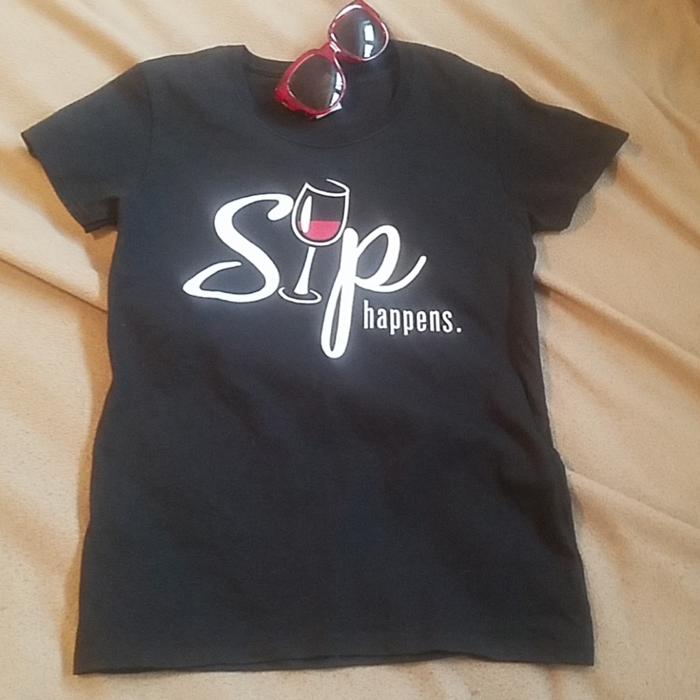 Cute black T-shirt for the wine lover in Y🍷U